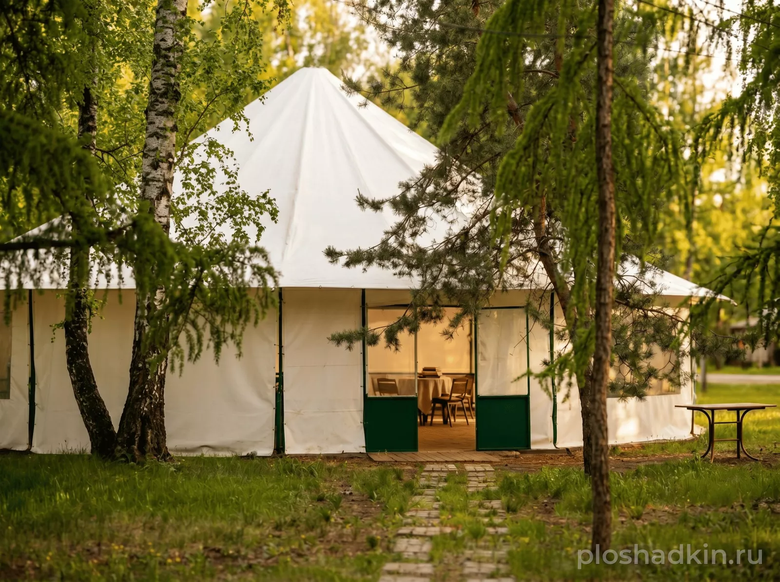 Парк «На Королева» — купольный шатёр — летняя площадка в Омске