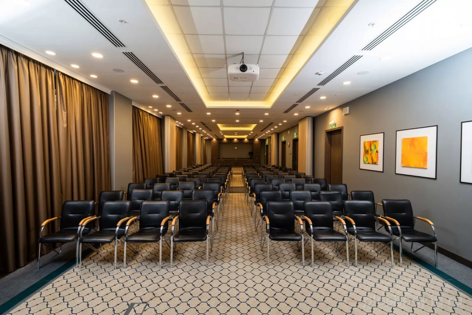 DoubleTree by Hilton — Golden Hall — конференц-зал в Тюмени