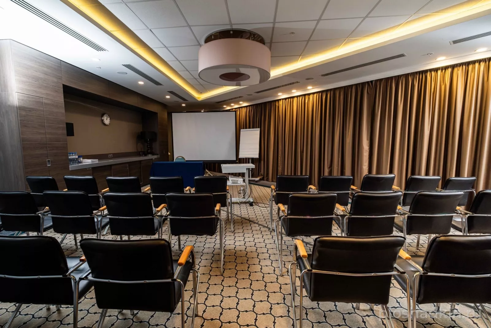 DoubleTree by Hilton — Titanium Hall — конференц-зал в Тюмени