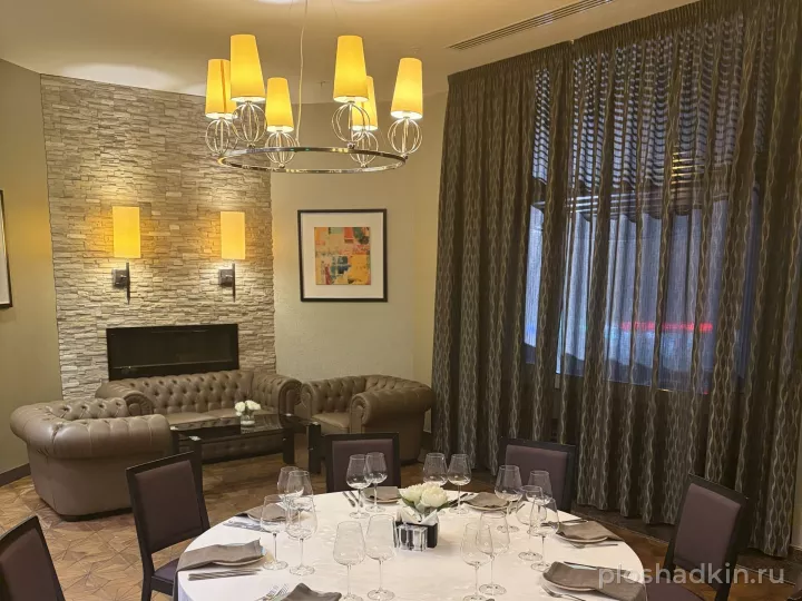 DoubleTree by Hilton — Каминный зал — банкетный зал в Тюмени