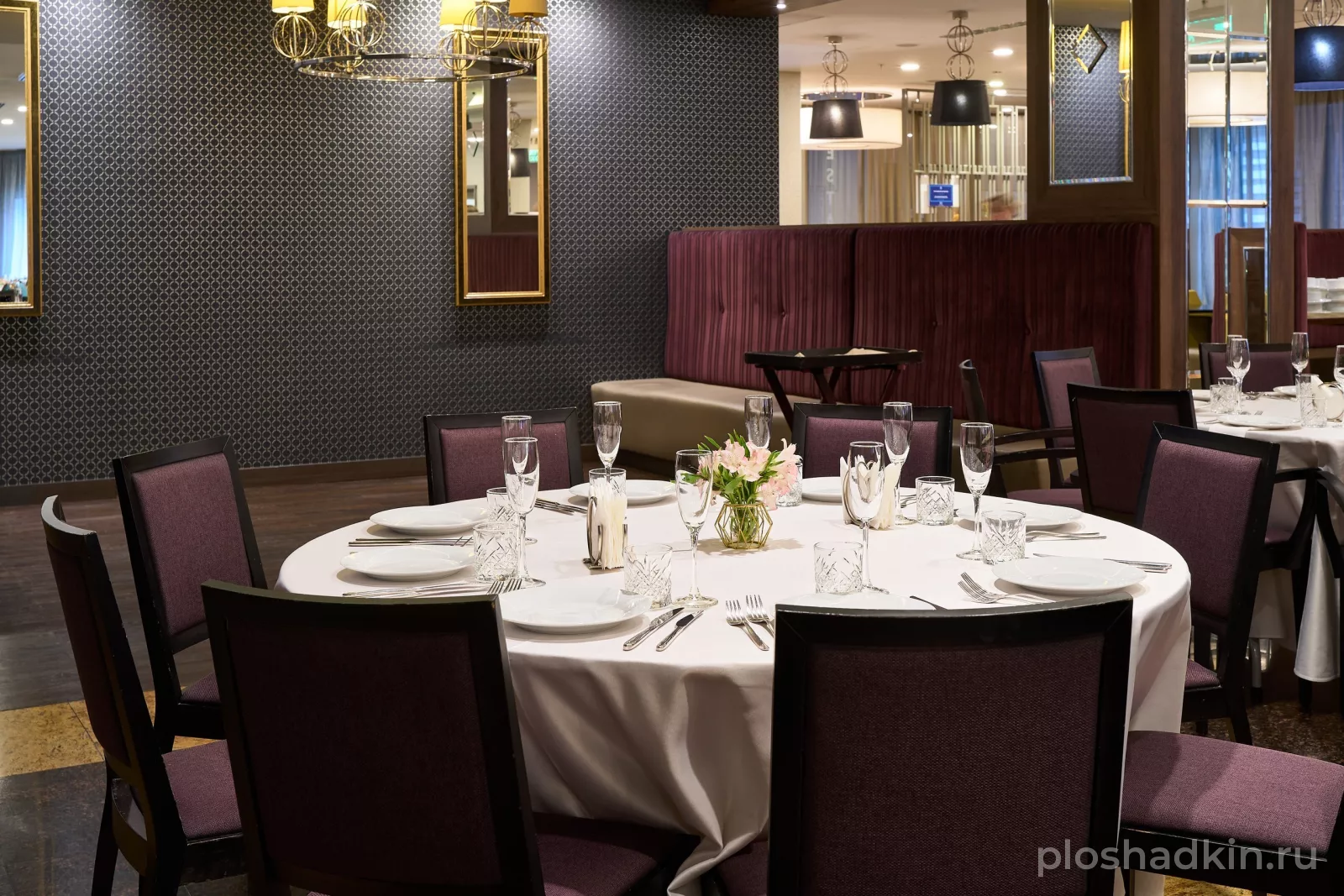 DoubleTree by Hilton — ресторан Emerald — банкетный зал в Тюмени