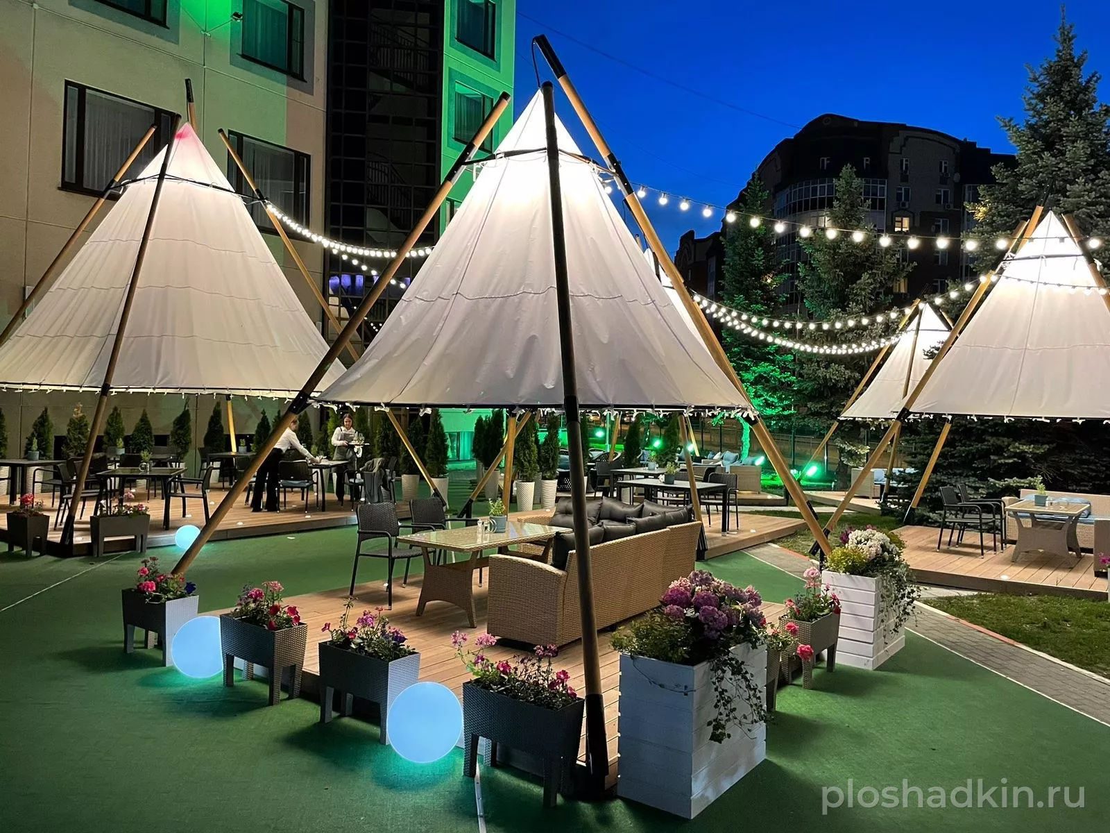 DoubleTree by Hilton — терраса Shater — летняя площадка в Тюмени