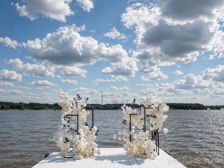 Пляж в Пирогово — шатёр White Podium — летняя площадка в Москве, фото 7