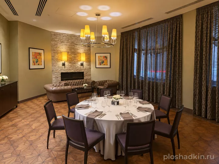 DoubleTree by Hilton — Каминный зал — банкетный зал в Тюмени