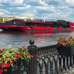 RED BOAT — Loft Boat